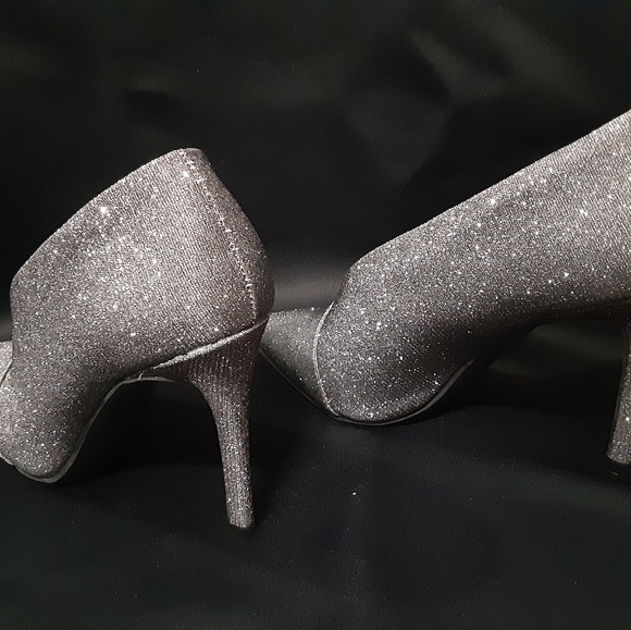 Le Chateau Booties - Picture 4 of 7